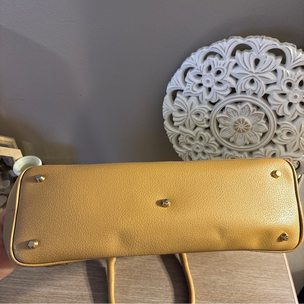 Innue Tan Leather Tote Bag - Picture 6 of 11